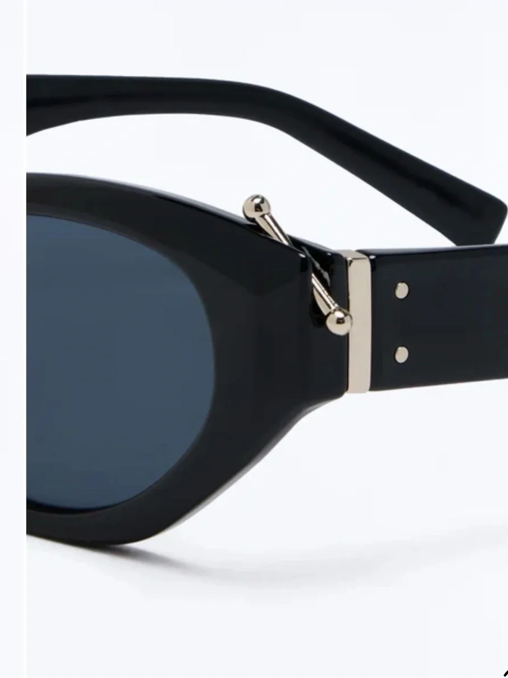 Black Cat-Eye Sunglasses - Stylish Women's Shades